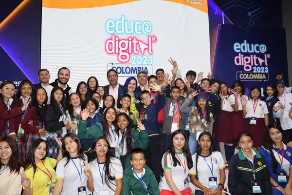 Docentes y estudiantes innovadores premiados en Educa Digital Colombia 2023
